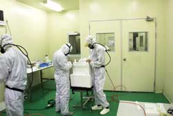 無塵室前